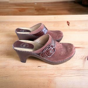 WOMENS NURTURE SIZE 8 MULES